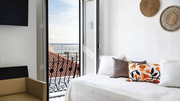 5 bedrooms, iron/ironing board, free WiFi, bed sheets