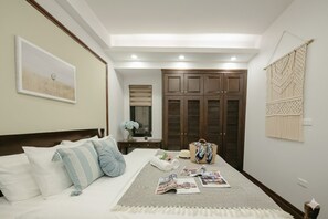 Ducha, artículos de tocador gratuitos, secador de pelo, toallas