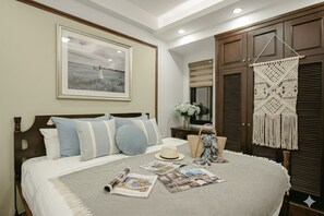 Skrivebord, skrivebord for bærbar PC og blendingsgardiner