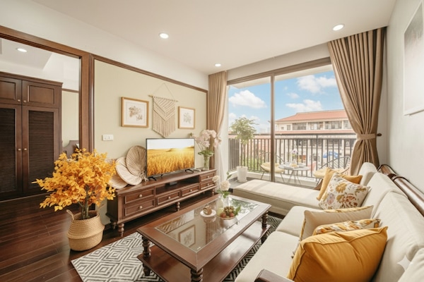 Deluxe-huoneisto, parveke, näköala pihalle | Oleskelualue