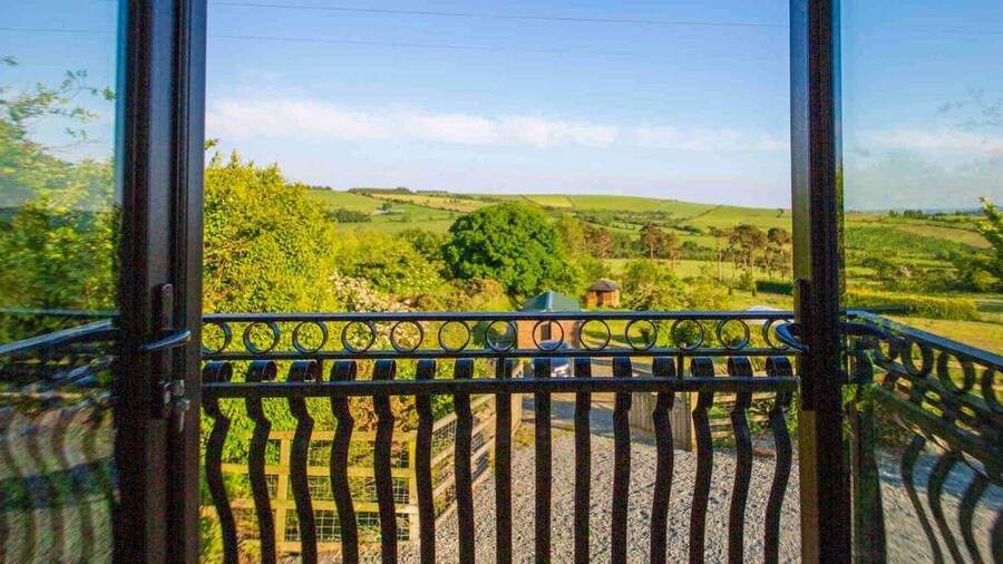 Peace Apartment With Views Near Gorey