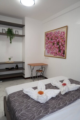 Room-spacious Fully Furnished 2BR Condo