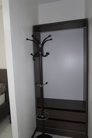 Gemeinsamer Schlafsaal, 2 Schlafzimmer, barrierefrei, Poolblick | Innenbereich