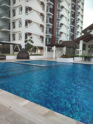 Dormitorio compartido, 2 habitaciones, con acceso para personas discapacitadas, vista a la alberca | Alberca | Alberca al aire libre