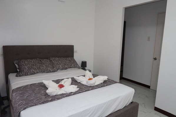 Sovsal - 2 sovrum - tillgÀnglighetsanpassat - utsikt mot poolen | 2 sovrum