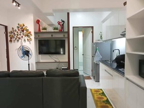Shared Dormitory, 2 Bedrooms, Accessible, Pool View | Living room