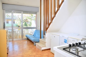 Appartement, 1 chambre, balcon | Salle de séjour
