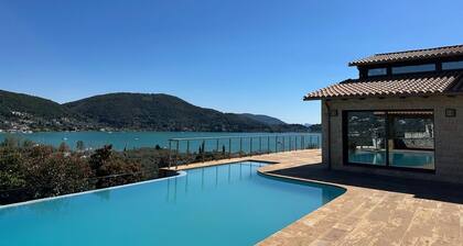 Smaragdine Blue Villa