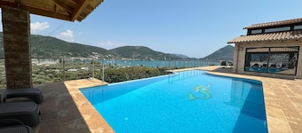 Smaragdine Blue Villa