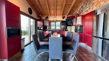 Villa, 4 Bedrooms, Private Pool, Sea View | In-room dining