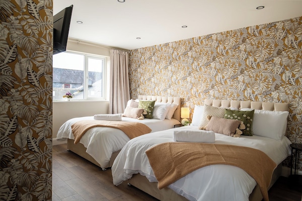 Habitación con 2 camas individuales | Ropa de cama de alta calidad, camas con efecto memoria y wifi gratis