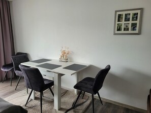 Dining - 1-room apartment 'Hilde' with balcony and Wi-Fi (Bad Peterstal-Griesbach)