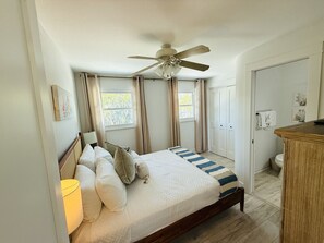 4 habitaciones, tabla de planchar con plancha y cuna de viaje 