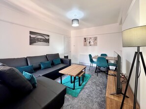 Comfort Apartment | Living area - 3 Bedroom Brandon Grove (Newcastle-upon-Tyne)