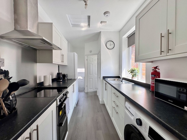 Comfort Apartment | Private kitchen - 3 Bedroom Brandon Grove (Newcastle-upon-Tyne)