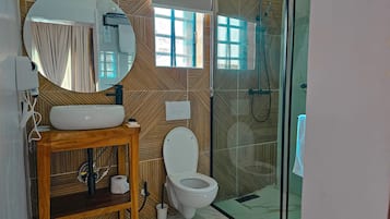 Luxury Room, Ocean View | Bathroom