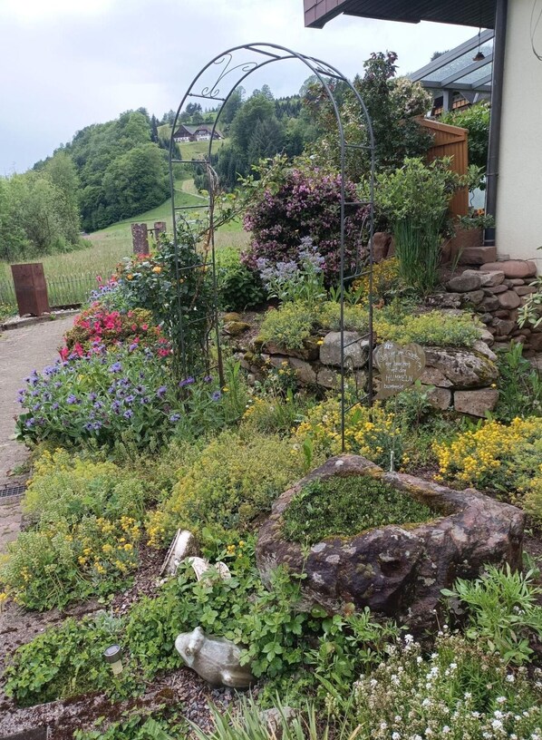 Property grounds - Apartment 'Wiesenblick' with Balcony and Wi-Fi (Oberharmersbach)