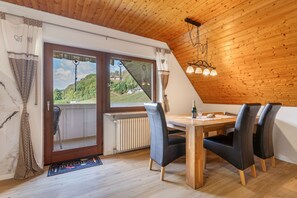 Dining - Holiday Apartment 'Wiesenblick' with Balcony and Wi-Fi (Oberharmersbach)