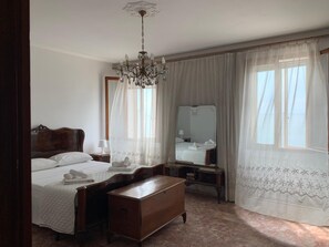 3 bedrooms, bed sheets