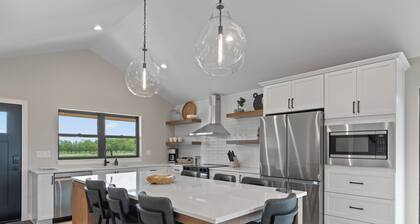 Humbug Abode - located on beautiful 5 acres, minutes drive to Sister Bay