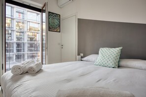 Apartment, 3 Bedrooms, Balcony | Seterika/papan seterika, Wi-fi percuma, cadar katil 