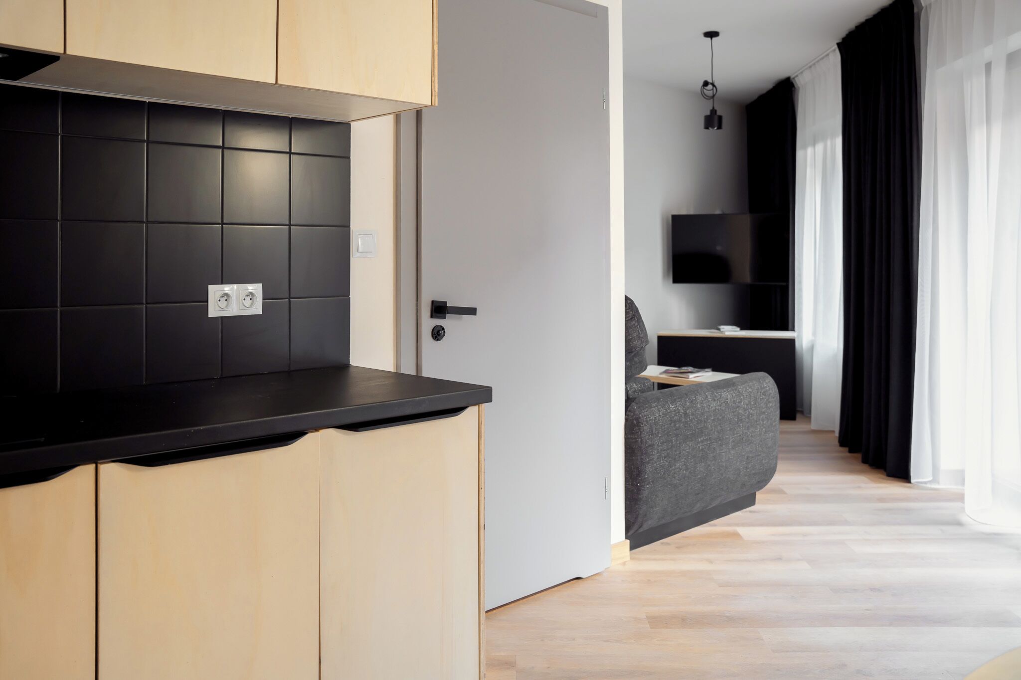 Departamento familiar, 2 habitaciones, planta baja | Cortinas blackout, insonorización y tabla de planchar con plancha 