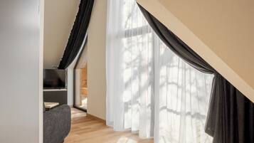 Blackout curtains, iron/ironing board, free WiFi