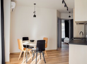 Family Apartment, 2 Bedrooms, Balcony | Private kitchen