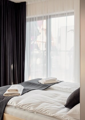 Apartament familiar, 2 dormitoris, balcó | Cortines opaques, planxa i posts de planxar i wifi gratuïta