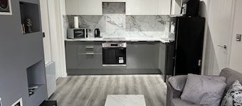 Cozy Edinburgh Apartment at The Jewel