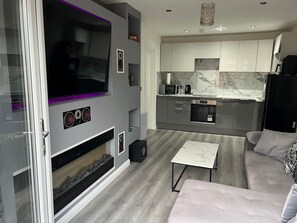 Interior - Private 1 Bedroom Apartment - Edinburgh - Sleeps 2 (Edinburgh)