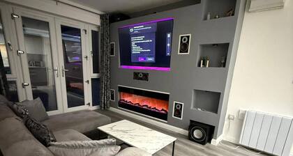 Private 1 Bedroom Apartment - Edinburgh - Sleeps 2