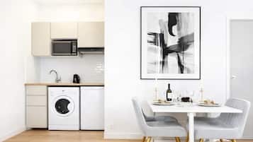 Studio Premium, vue cour intérieure | Coin séjour