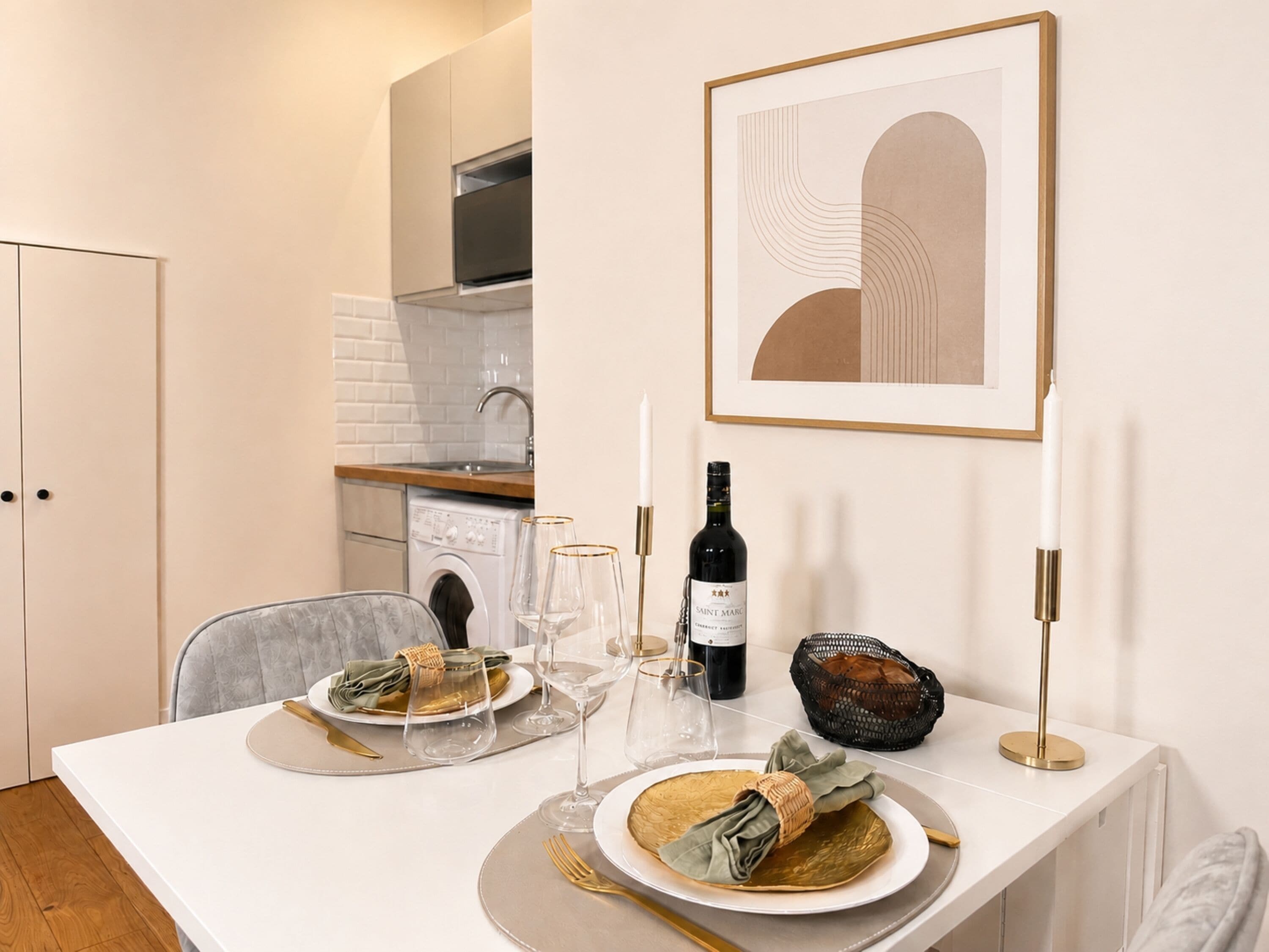 Studio Premium, pemandangan halaman | Dapur pribadi | Mesin espresso, ketel listrik, pemanggang roti, dan lemari pembeku