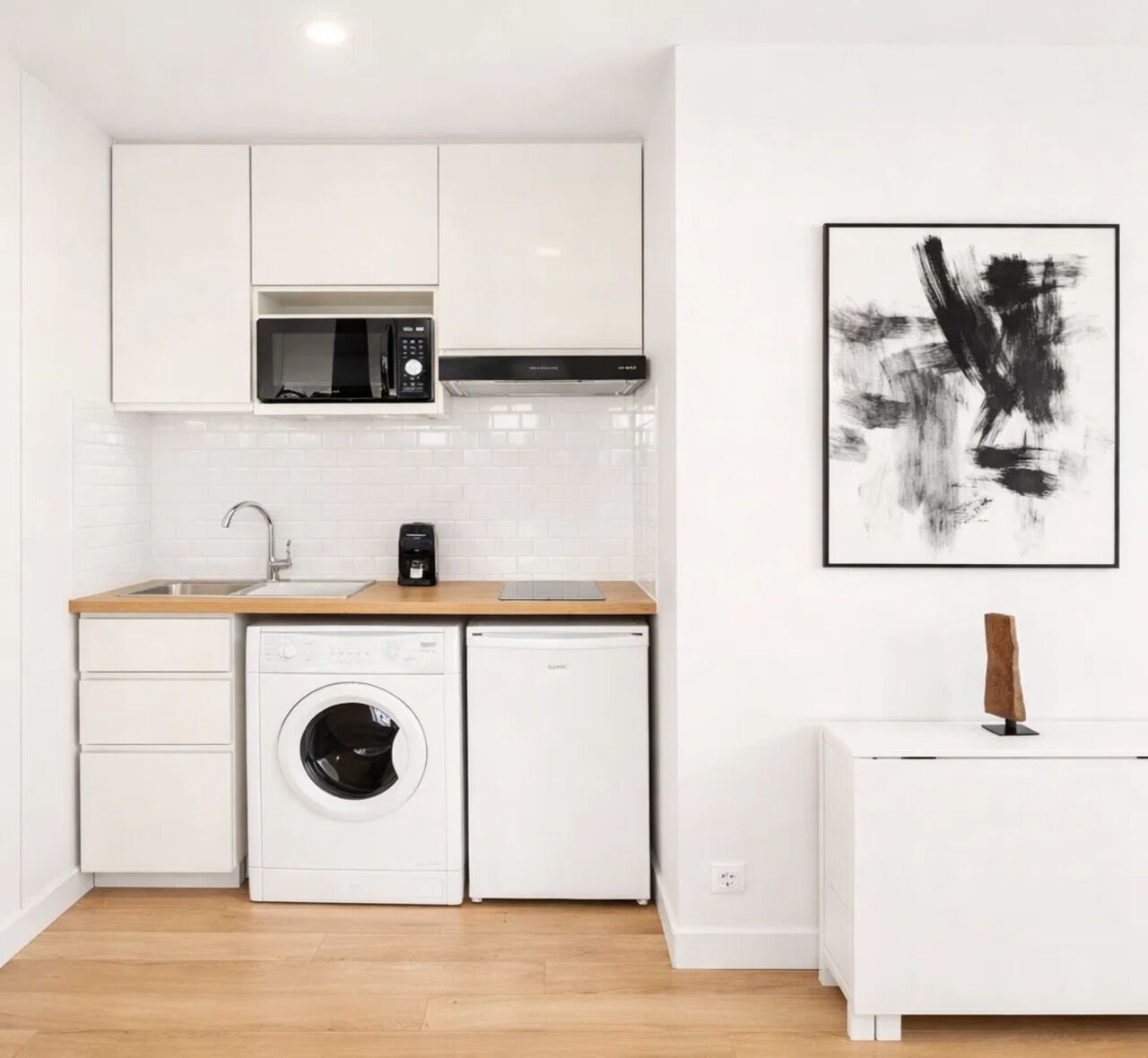 Premium Studio, Courtyard View | Private kitchen | Espresso maker, electric kettle, toaster, freezer