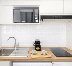 Premium-studiolejlighed - udsigt til gårdsplads | Privat køkken | Espressomaskine, elkedel, brødrister, fryser