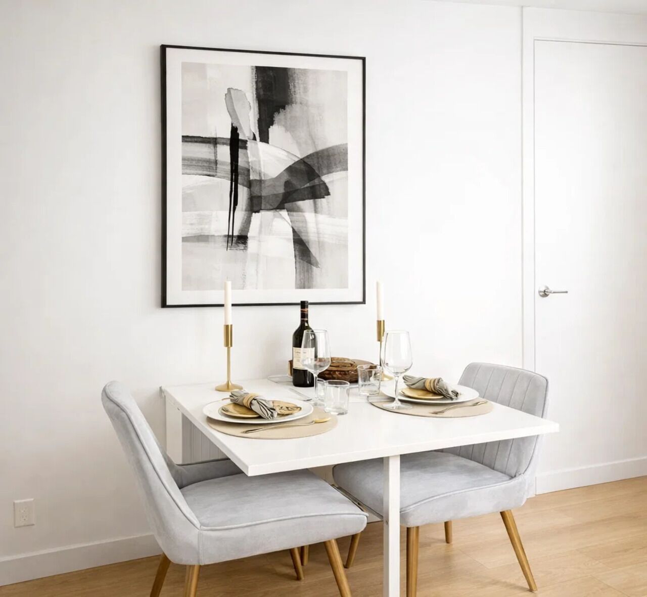 Premium-Studio, Blick auf den Innenhof | Wohnbereich | 80-cm-Smart-TV mit Digitalempfang