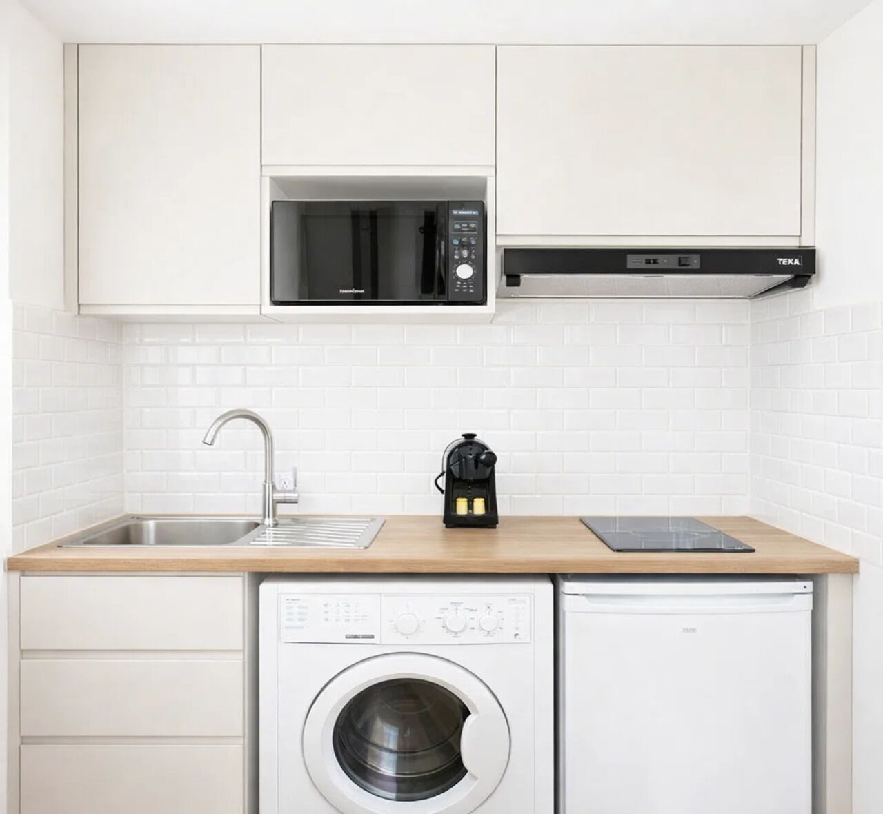 プレミアム スタジオ コートヤードビュー | 専用キッチン | エスプレッソマシン、電気ポット、トースター、冷凍庫