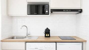 Premium Studio, Courtyard View | Private kitchen | Espresso maker, electric kettle, toaster, freezer