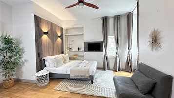 Studio Premium, vue cour intérieure | Vue de la chambre