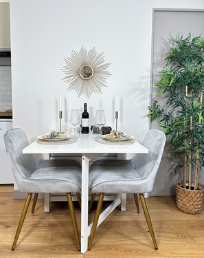Premium-Studio, Blick auf den Innenhof | Wohnbereich