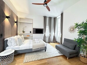 Premium-Studio, Blick auf den Innenhof | Wohnbereich