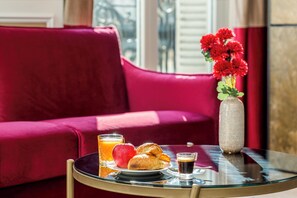 Petit déjeuner servi tous les jours en supplément