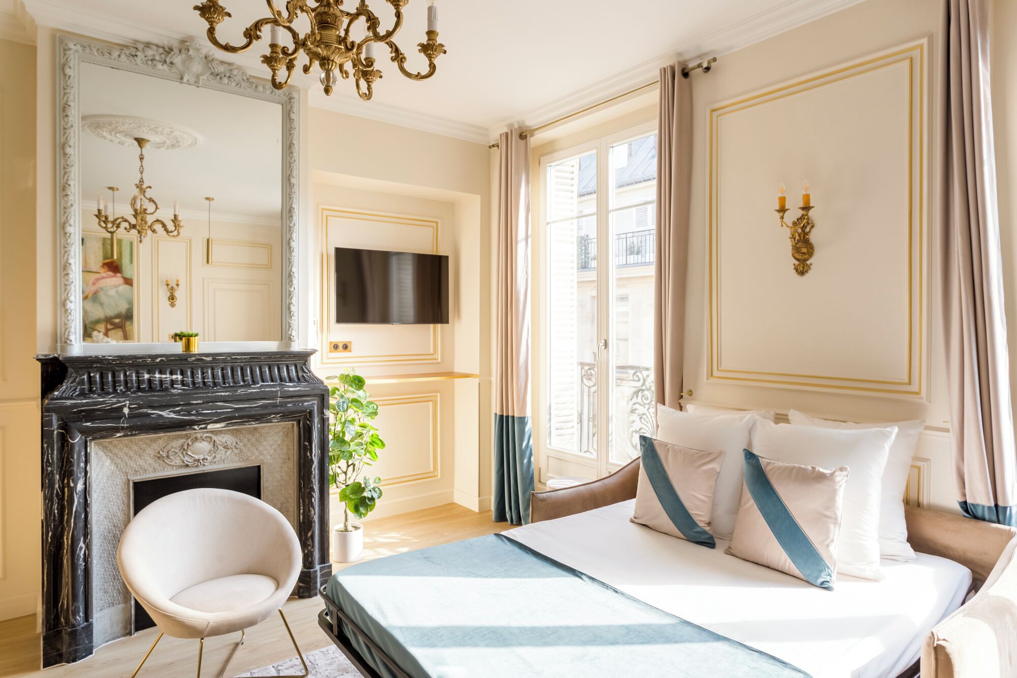 Apartment, City View | Living area | 71-inch Smart TV with cable channels, Netflix, streaming services