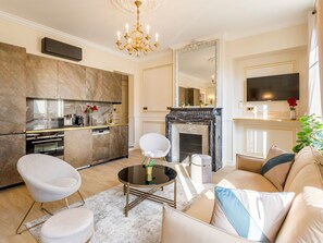 Apartment, City View | Living area