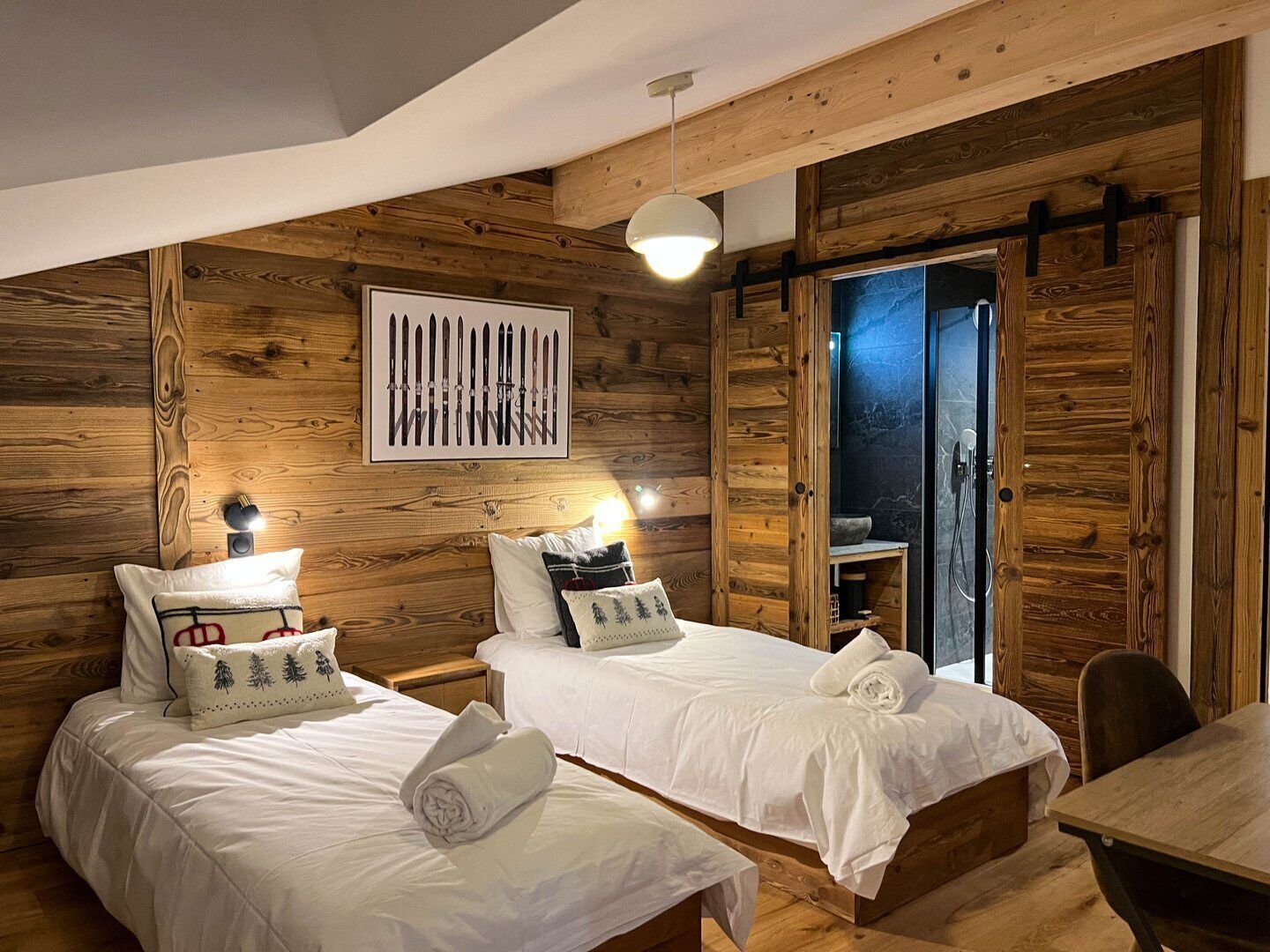 2 sovrum, internet och sängkläder