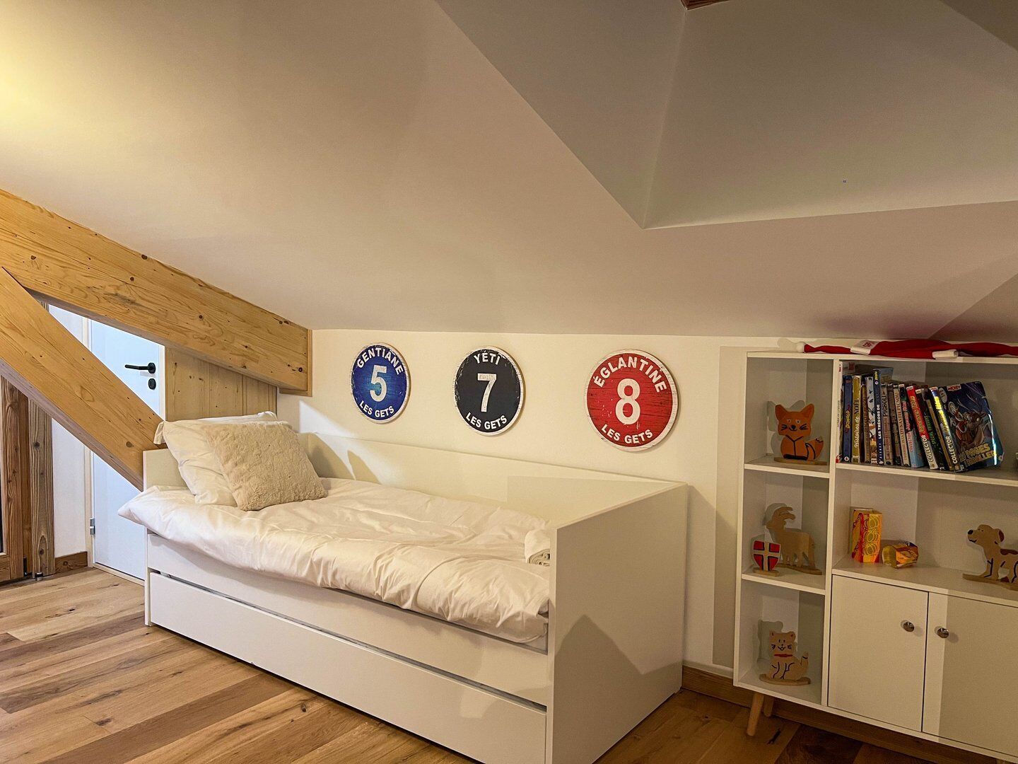 2 slaapkamers, een strijkplank/strijkijzer, internet, beddengoed