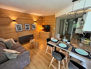 Smart TV - New: Superb, cosy, renovated city-center apartment (Chamonix-Mont-Blanc)