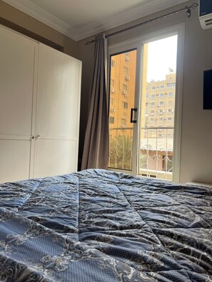 2 bedrooms, iron/ironing board, WiFi