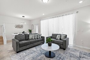 TV, video games - Brand New 05 Bedrooms At Windsor Cay (Clermont)